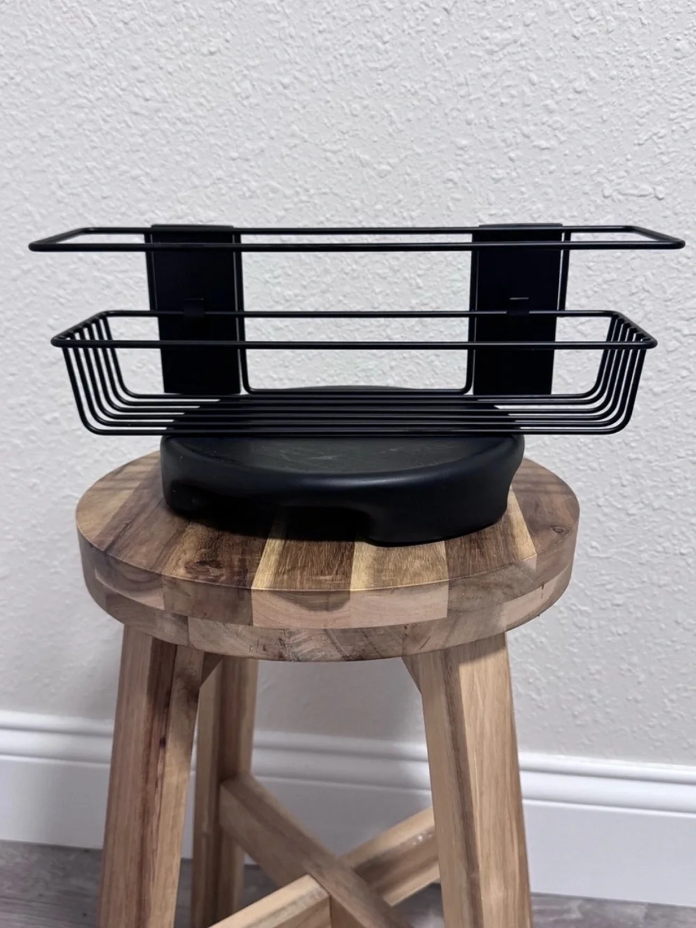 Like New Command Matte Black Bath Caddy Shower Shelf Rust Resistant Organization